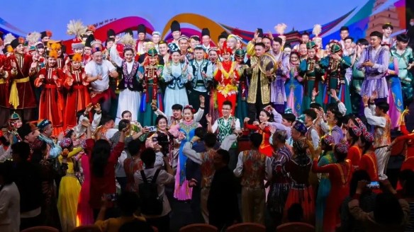 HJC黃金城官網(wǎng)文旅集團(tuán)亮相“出發(fā)吧！新疆”全國(guó)文旅推介會(huì)